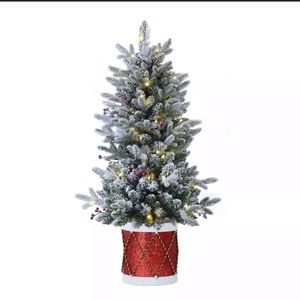 Berkley Jensen 4' Pre-Lit Flocked Tree with Drum Base